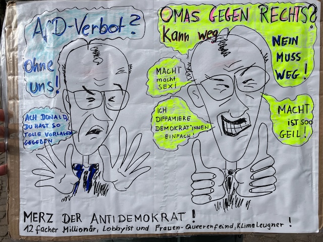 Schild mit Karikatur Merz der Antidemokrat