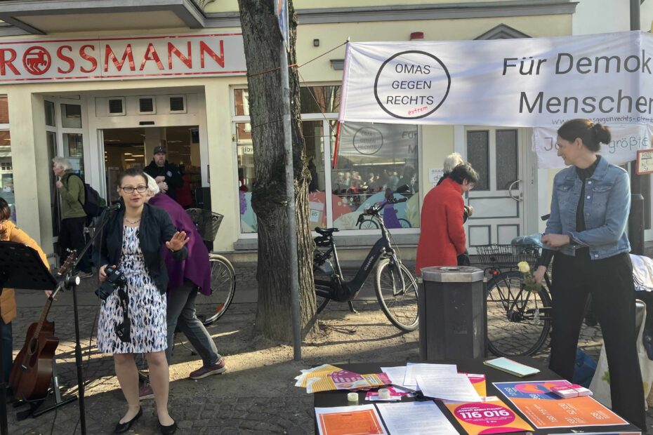 Veranstaltungsfoto mit Liedermacherin