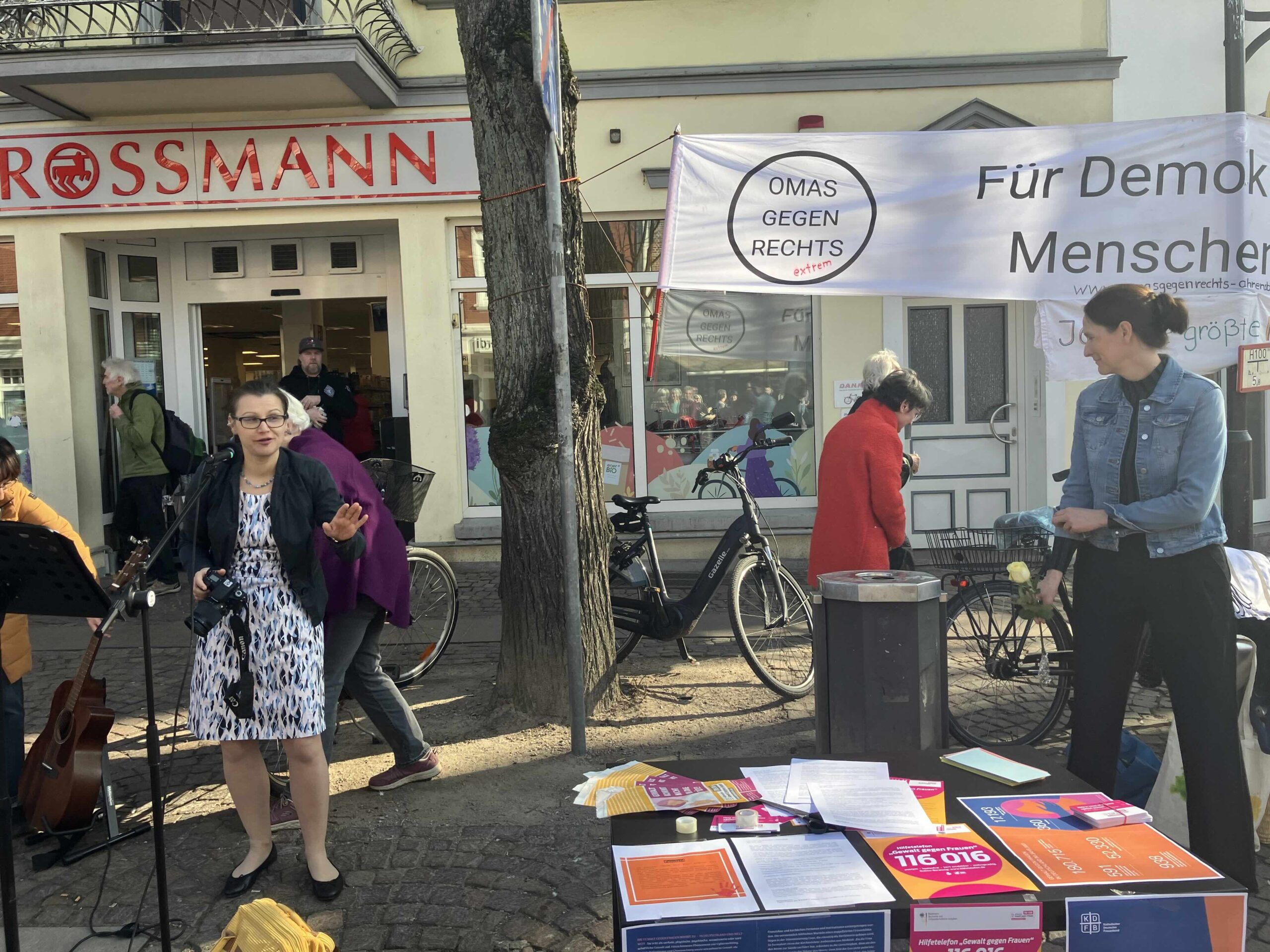 Veranstaltungsfoto mit Liedermacherin